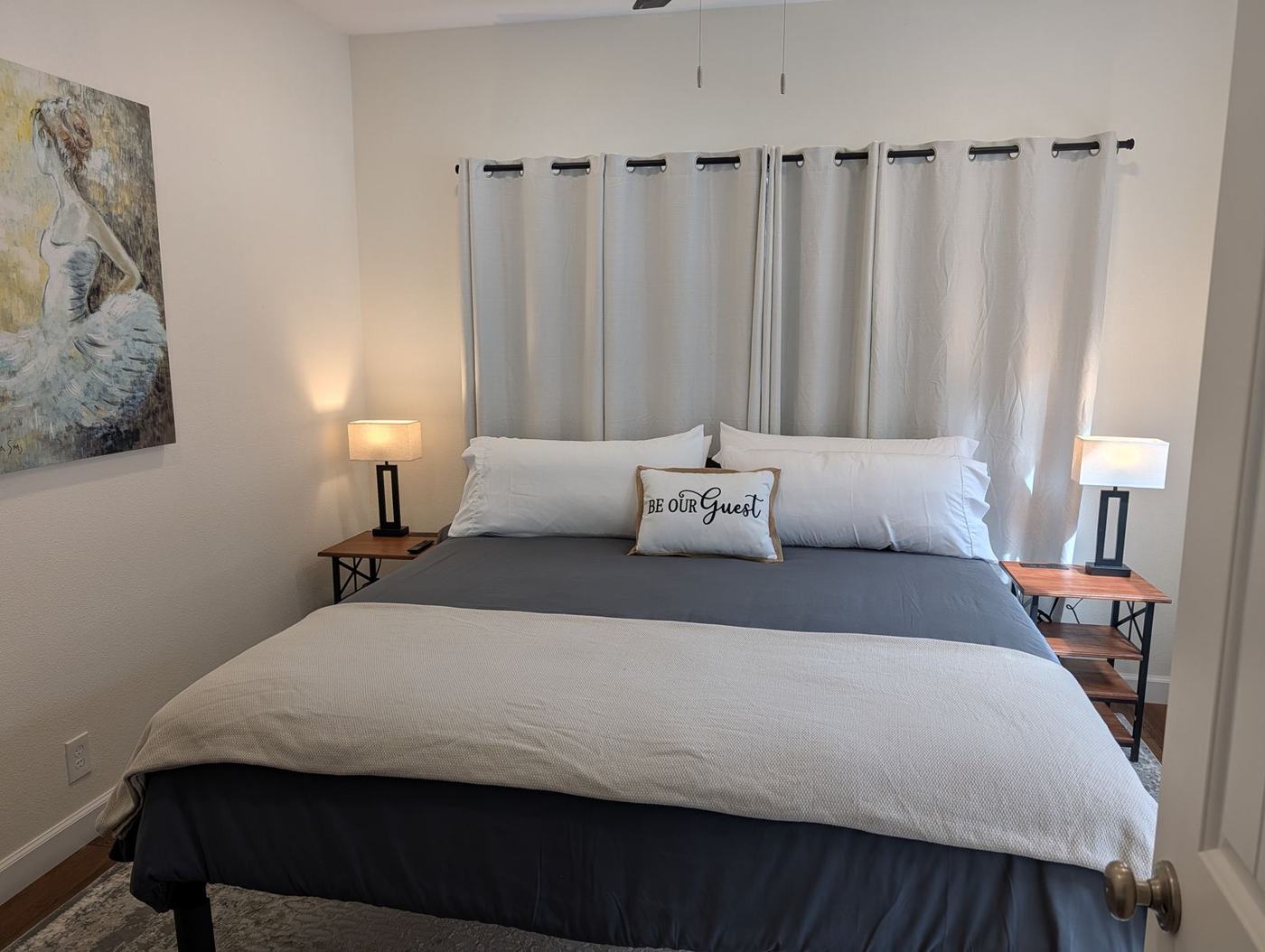 King bedroom with bedside lamps